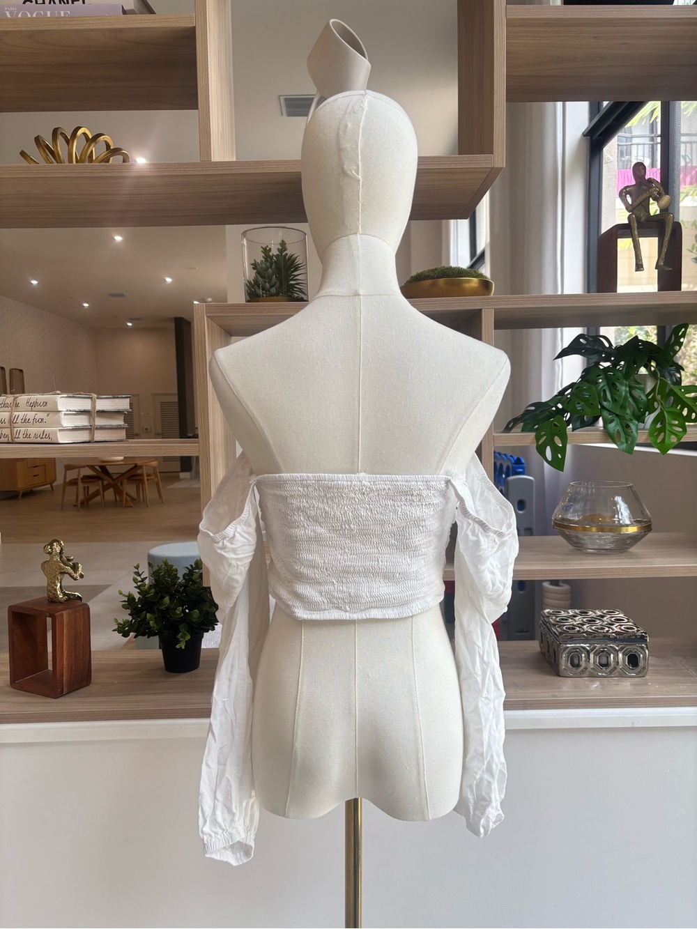 La Hearts White Off-Shoulder Ruched Crop Blouse - Picture 3 of 7